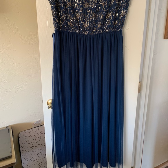 Full length plus size event dress. - Picture 2 of 2